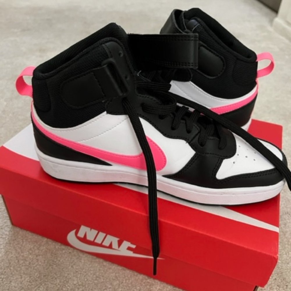 Brand NEW Kid's court High Top NIKE (boys 5Y, Womens 6.5)